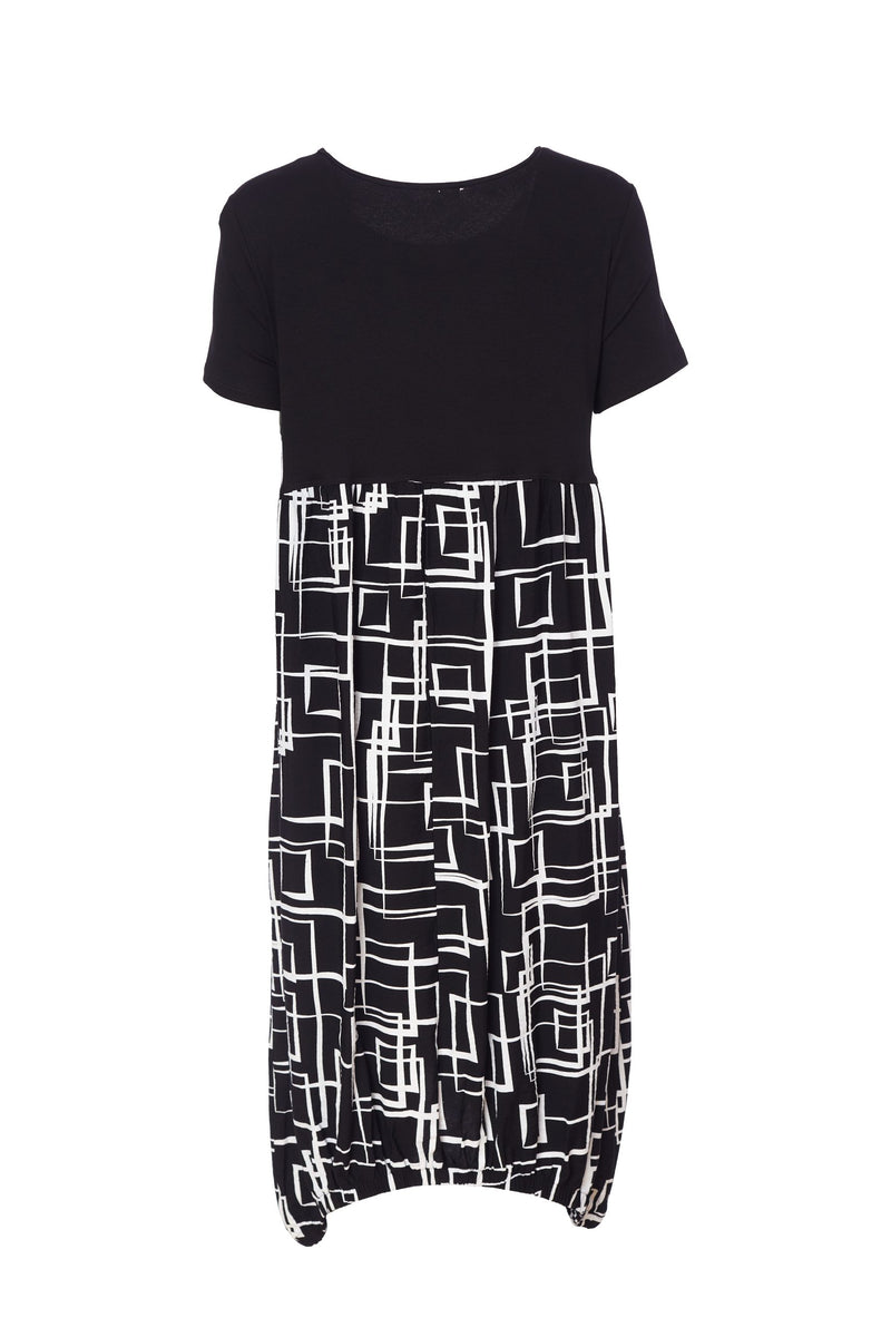 Geometrical Print Dress w Necklace - Black/white