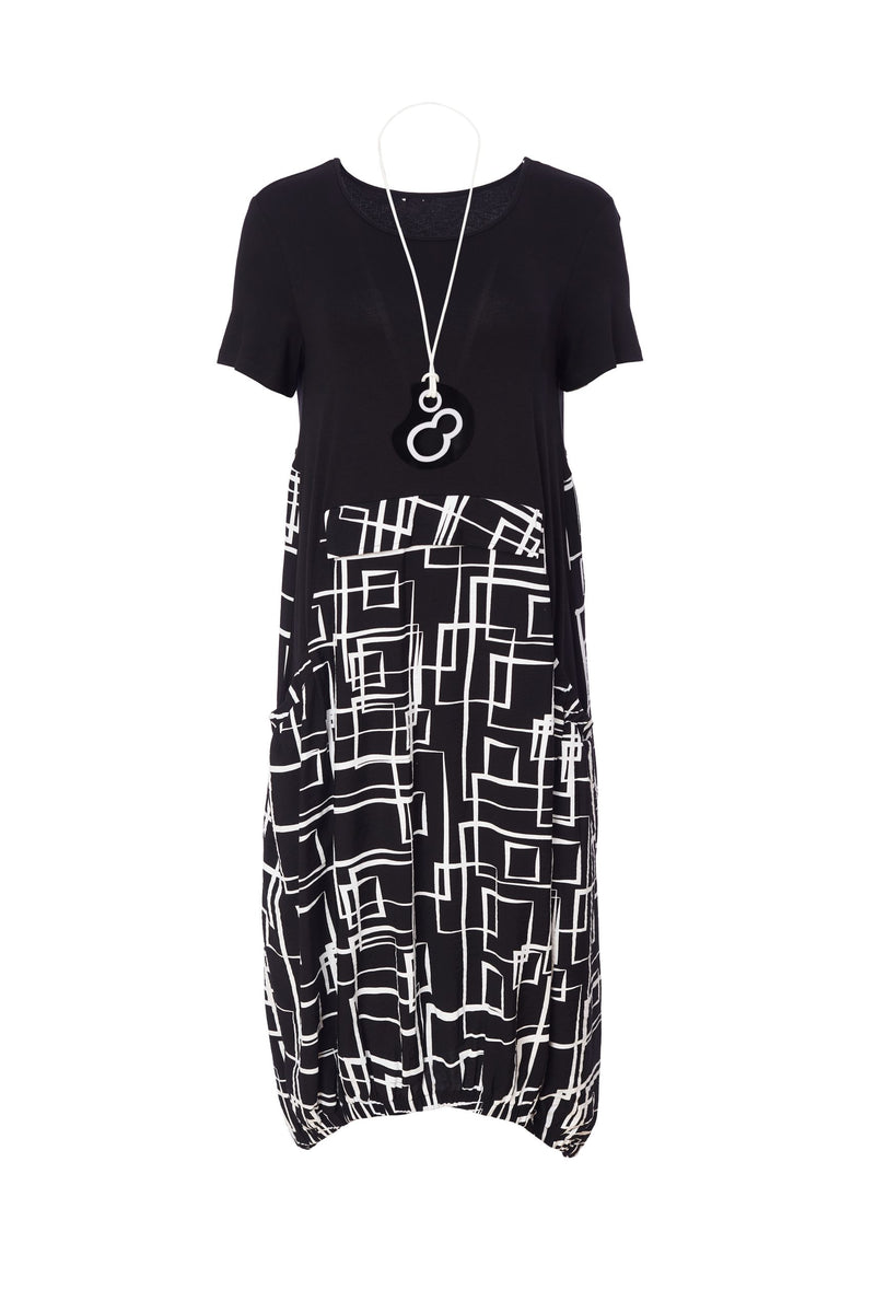 Geometrical Print Dress w Necklace - Black/white