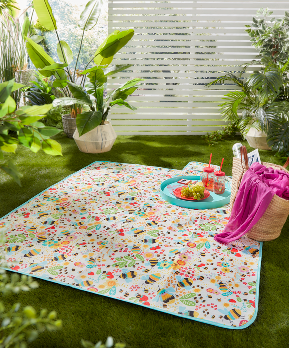 Buzzy Bee Picnic Blanket 135x150cm