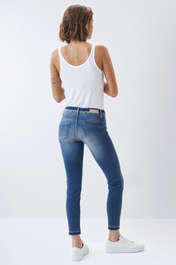 Wonder Push Up Cropped Jean - Light Wash